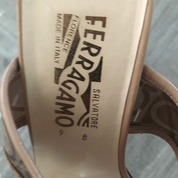 Ferragamo sandals - Picture 5 of 7